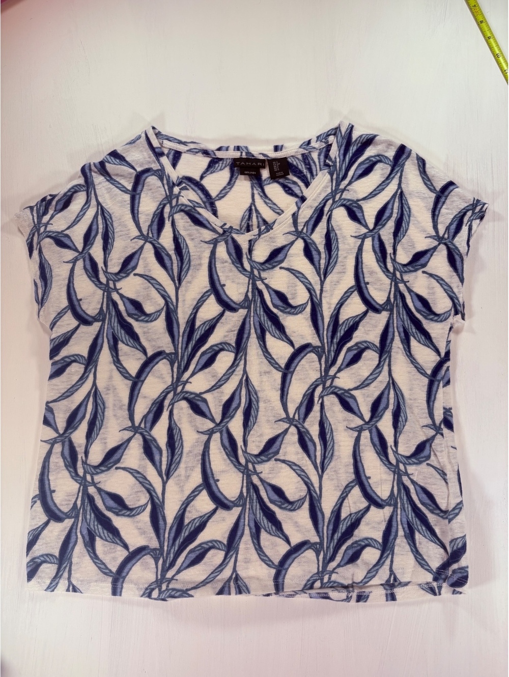 Tahari 100% Linen Blue Leaf Print Short Sleeve Tee Size Small